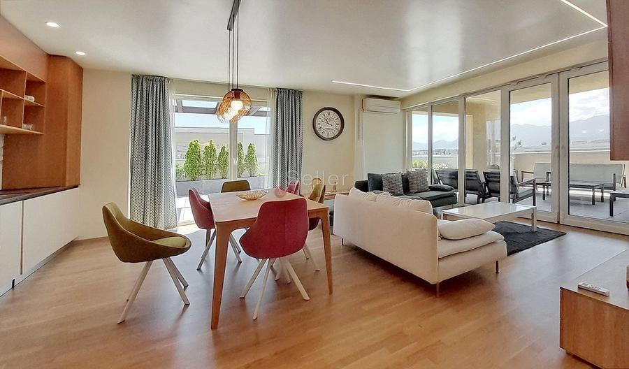 Apartament cu 4 camere decomandat, mobilat în Tractorul