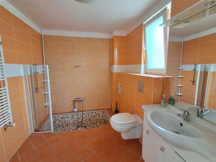 Casă individuală cu 5 camere cu Canalizare în Lețcani