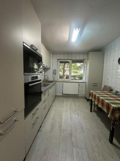 Apartament cu 3 camere decomandat în Tomis Nord