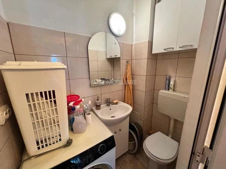 Apartament cu 3 camere decomandat în Far