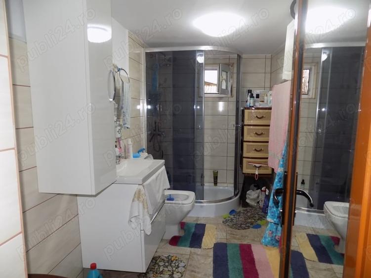 Casă cu 5 camere cu Teren 184 Mp în Central