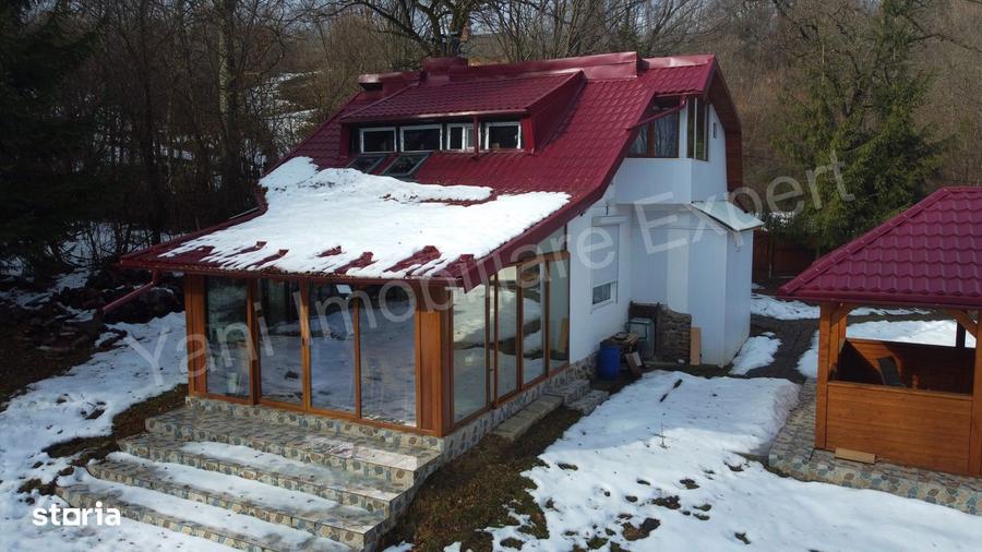 Casă cu 4 camere cu Teren 1435 Mp în Bradu