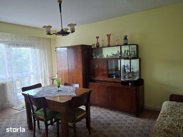 Apartament cu 4 camere decomandat în Central
