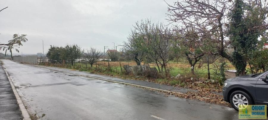Teren de 3200 mp, în Valu lui Traian