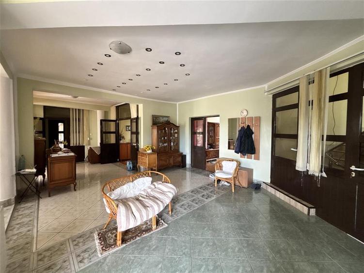 Casă cu 20 camere cu Teren 1150 Mp în Spitalul Județean