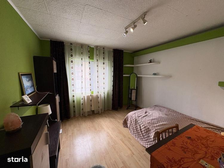 Apartament cu 4 camere decomandat în Central