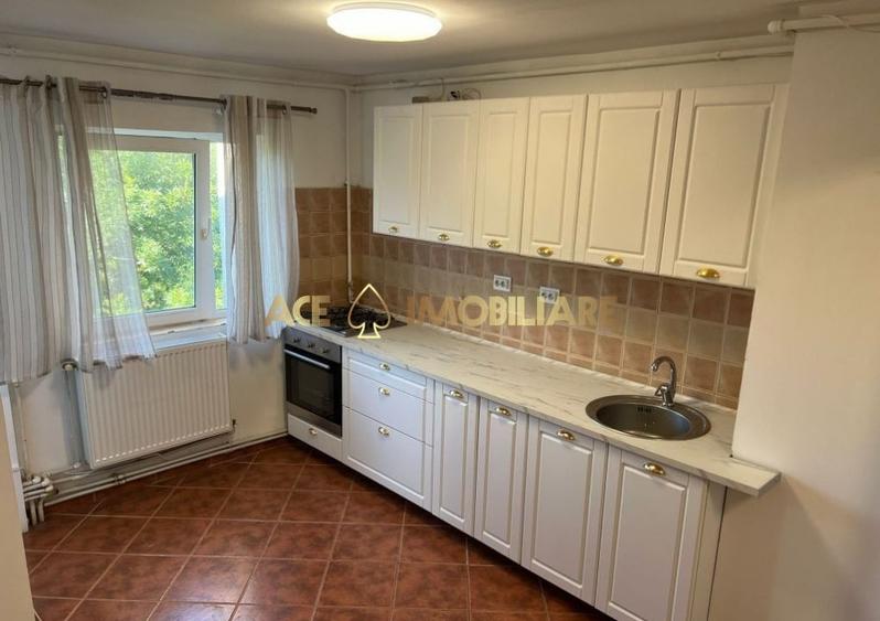 Apartament cu 3 camere decomandat, mobilat în Lujerului