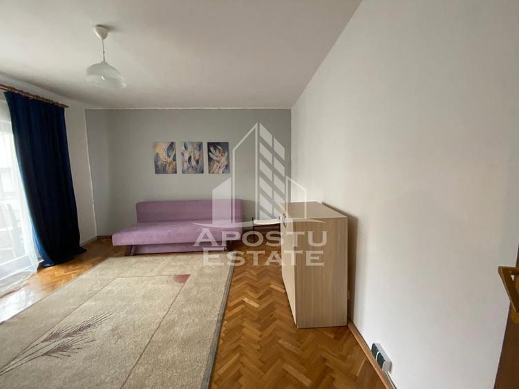 Apartament cu 3 camere decomandat în Olimpia-Stadion