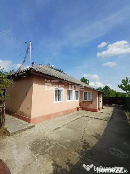 Casă cu 3 camere cu Canalizare în Central