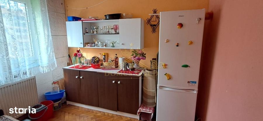 Apartament cu 3 camere semidecomandat în Central