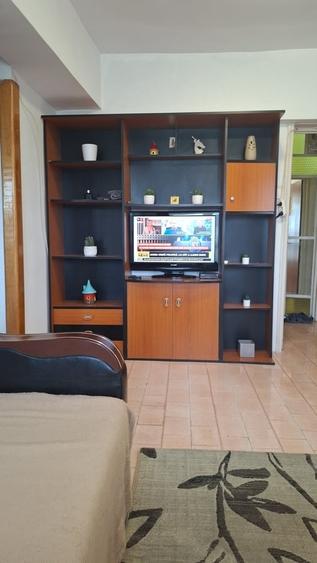 Apartament cu 3 camere decomandat în Crângași