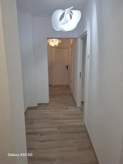 Apartament cu 3 camere decomandat în Alexandriei