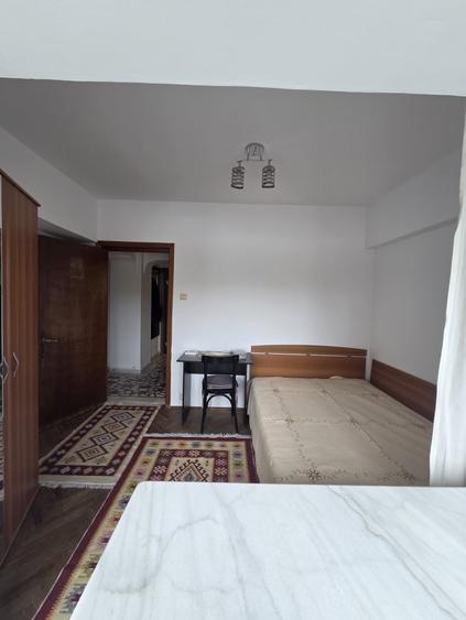 Apartament cu 3 camere decomandat în Capitol