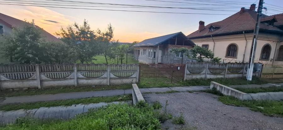 Casă cu 4 camere în Stâlpeni