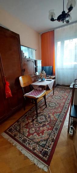 Apartament cu 4 camere semidecomandat, mobilat în Favorit