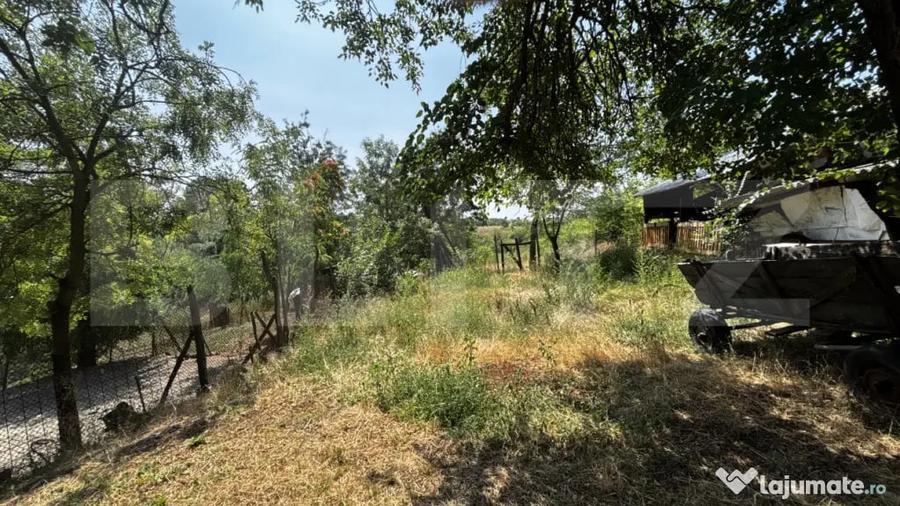Casă cu 3 camere cu Teren 1427 Mp în Central