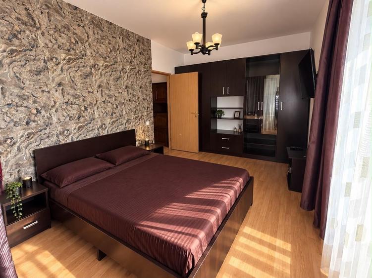 Apartament cu 3 camere semidecomandat în Dâmbul Rotund