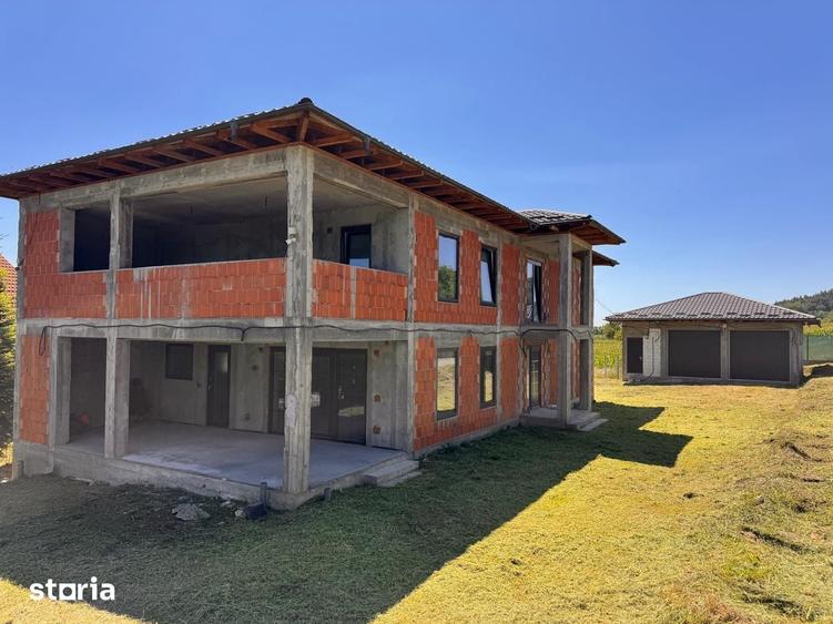 Casă cu 5 camere cu Teren 1400 Mp în Mărăcineni