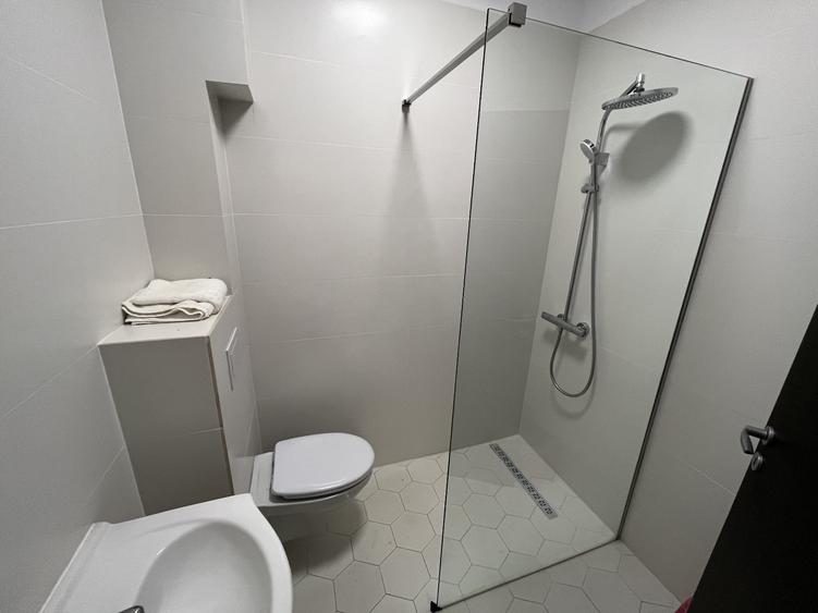 Apartament cu 3 camere decomandat, mobilat în Tunari
