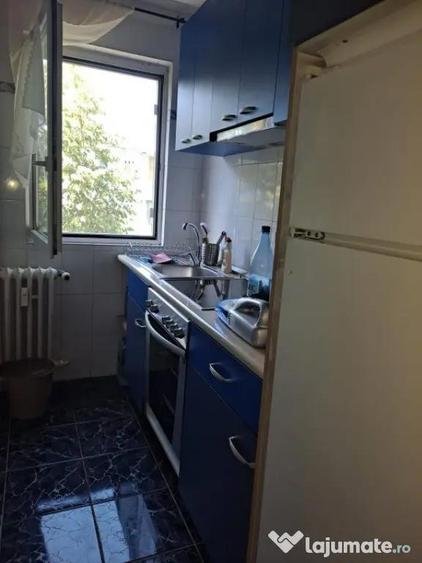 Apartament cu 3 camere semidecomandat în Tomis Nord