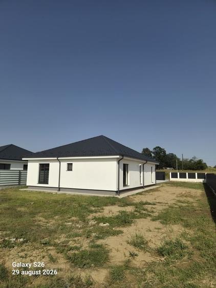 Casă cu 3 camere în Suseni