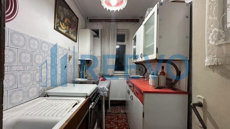 Apartament cu 3 camere semidecomandat în Central