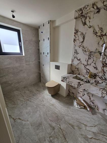 Casă cu 6 camere cu Canalizare în Tunari