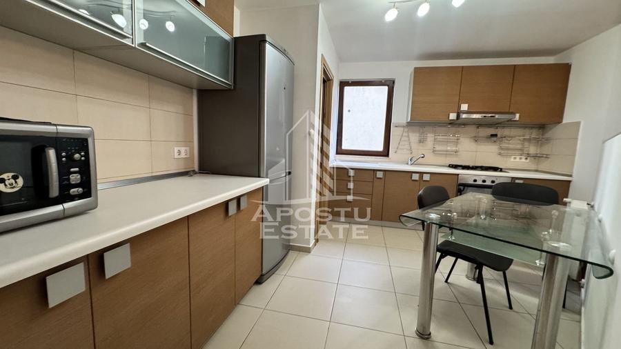 Apartament cu 3 camere decomandat, mobilat în Dumbrăvița