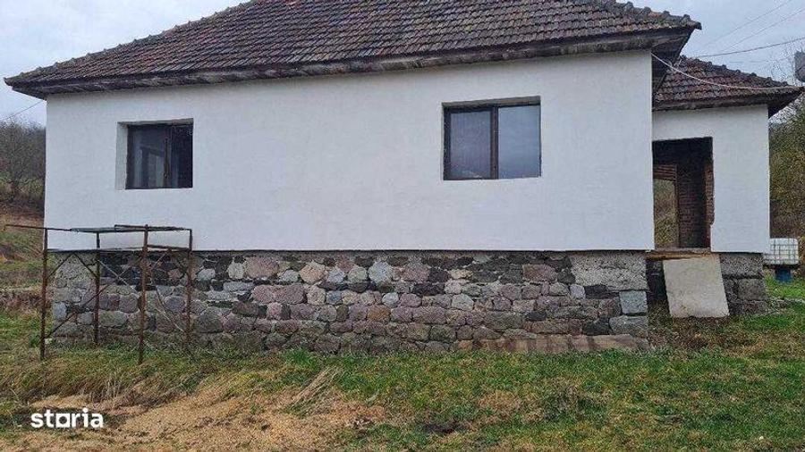 Casă cu 4 camere cu Teren 140 Mp în Central