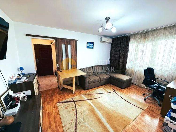 Apartament cu 3 camere semidecomandat, mobilat în Alexandru cel Bun