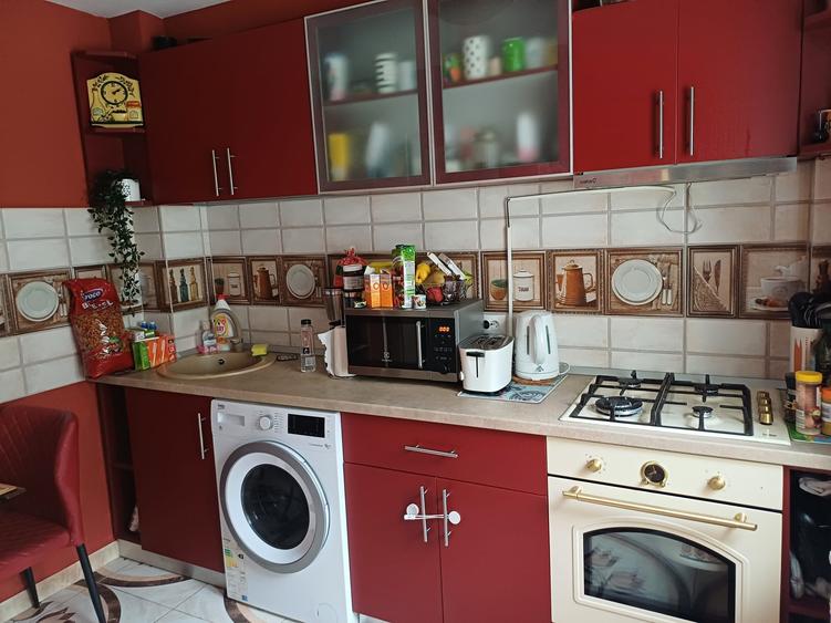 Apartament cu 3 camere, mobilat în Pantelimon