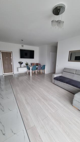 Apartament cu 3 camere decomandat în Florești