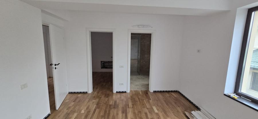 Casă individuală cu 5 camere cu Teren 227 Mp în Central