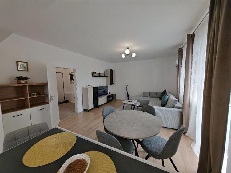 Apartament cu 3 camere decomandat, mobilat în Tractorul
