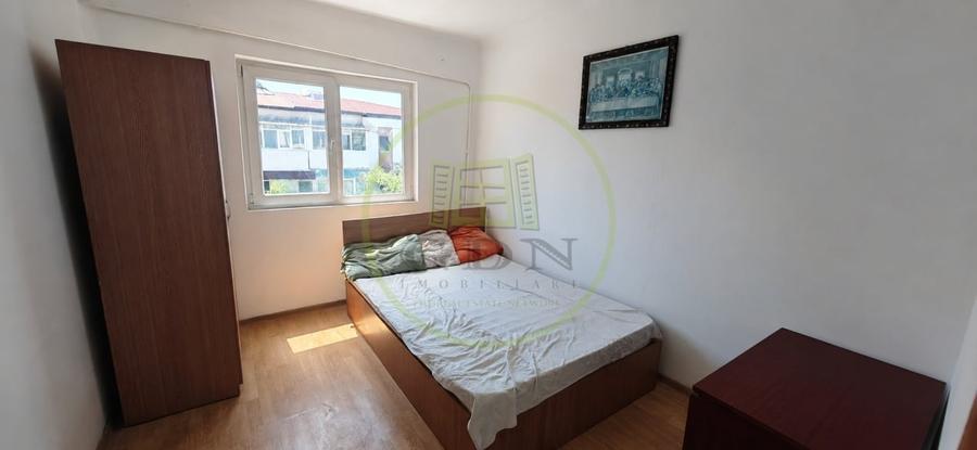 Apartament cu 4 camere decomandat în 1 Mai
