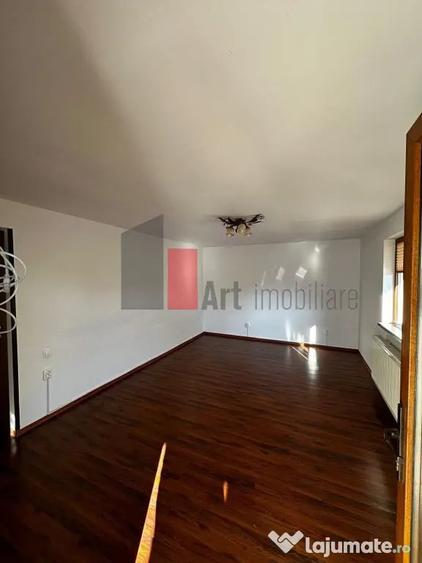 Casă cu 5 camere cu Teren 476 Mp în Dudu