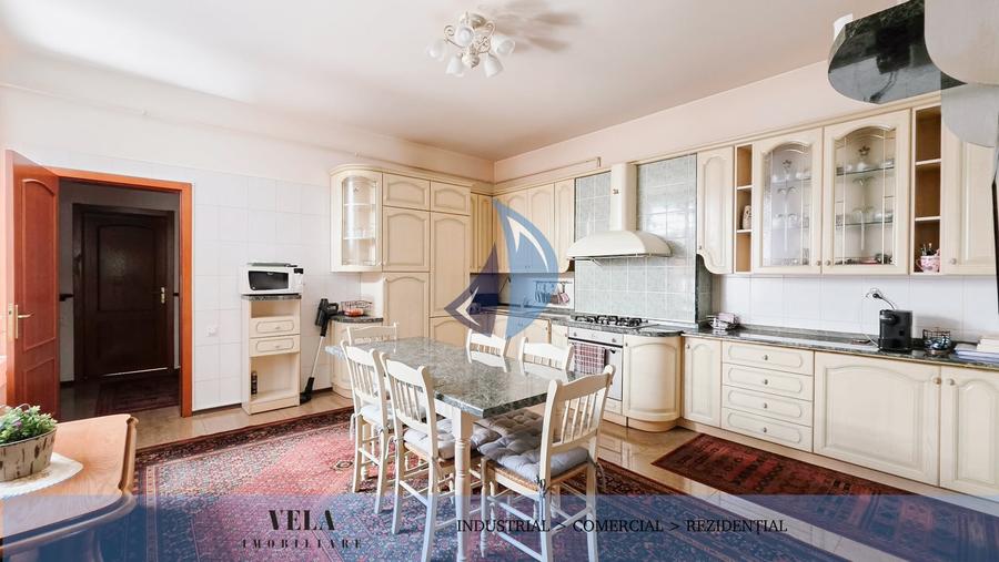Casă individuală cu 7 camere cu Piscina în Unirii