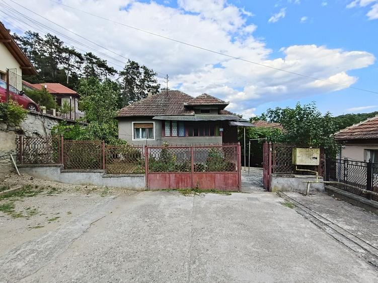 Casă cu 4 camere în Central