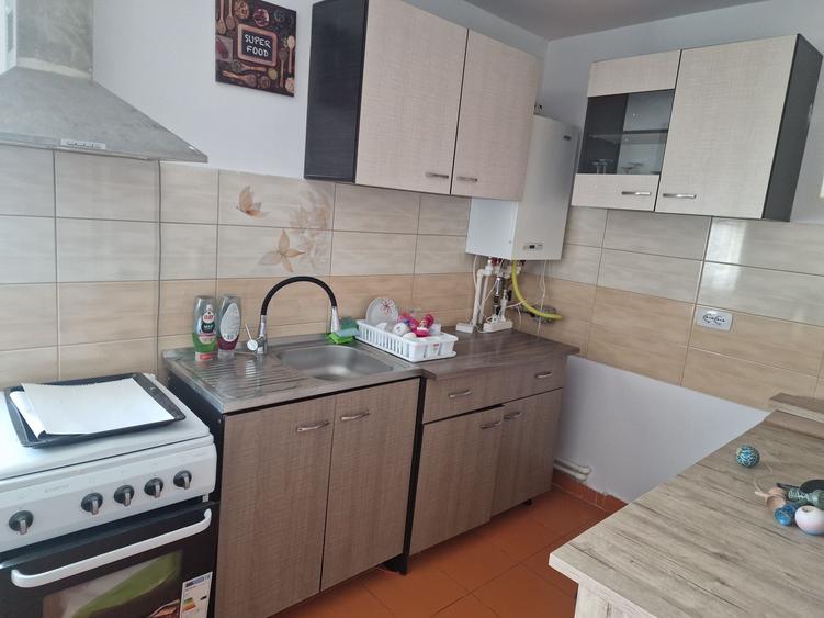 Casă cu 4 camere cu Teren 900 Mp în Tătarca