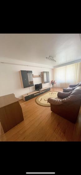 Apartament cu 3 camere decomandat în Teiul Doamnei