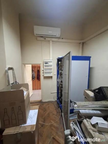 Apartament cu 4 camere semidecomandat în Central
