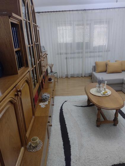 Apartament cu 3 camere decomandat în Micălaca