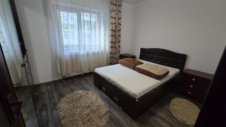 Apartament cu 3 camere decomandat, mobilat în Central