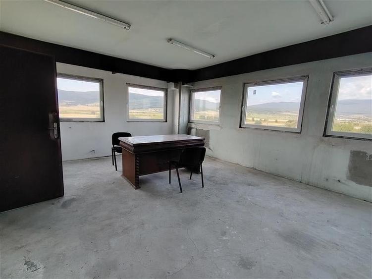 Spațiu industrial, de 800 mp, în Vest