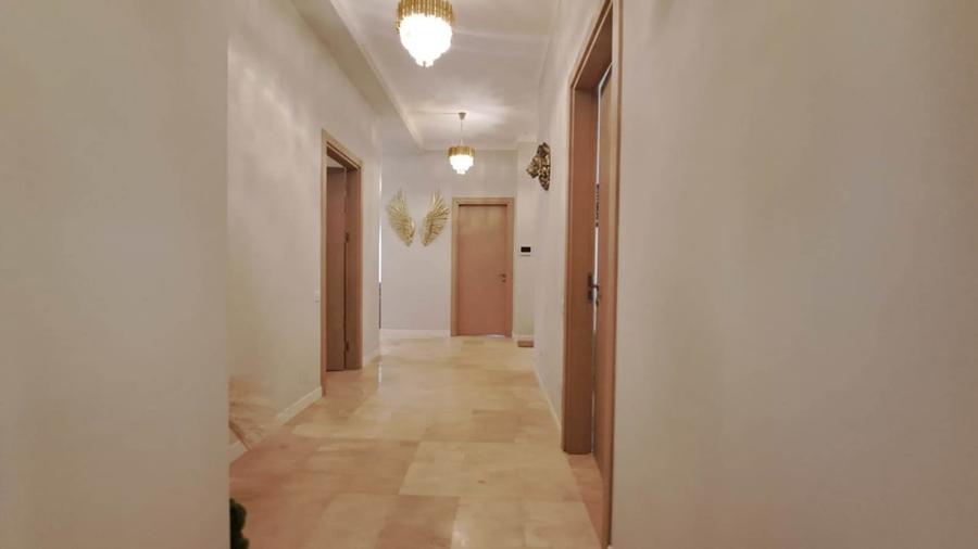 Apartament cu 4 camere decomandat, mobilat în Petrești