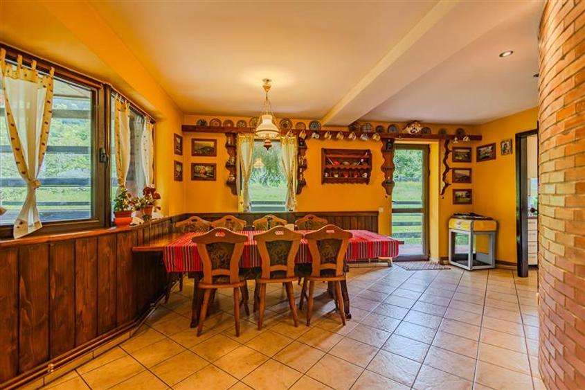 Casă individuală cu 7 camere cu Teren 800 Mp în Predeluț