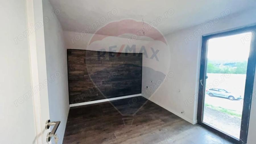 Casă cu 4 camere cu Teren 300 Mp în Hidiș
