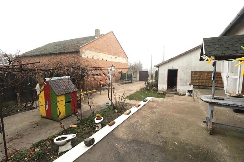 Casă individuală cu 5 camere cu Garaj în Biled
