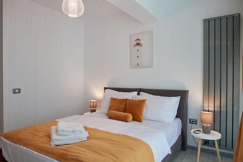 Apartament cu 3 camere decomandat în Mamaia-Sat