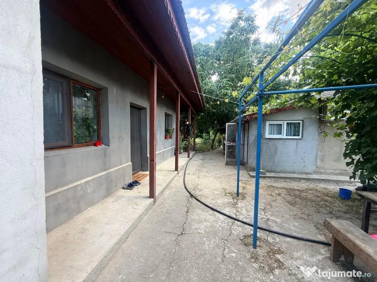Casă cu 3 camere în Platonești